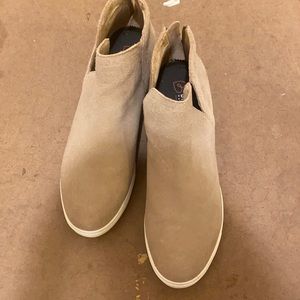 Waterproof sneakers with wedge